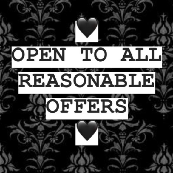 💀🖤 OPEN TO OFFERS ON ALL ITEMS 🖤💀 - Picture 2 of 2